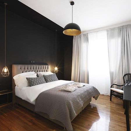 Athenian Apartment In The Center With Jacuzzi Екстериор снимка