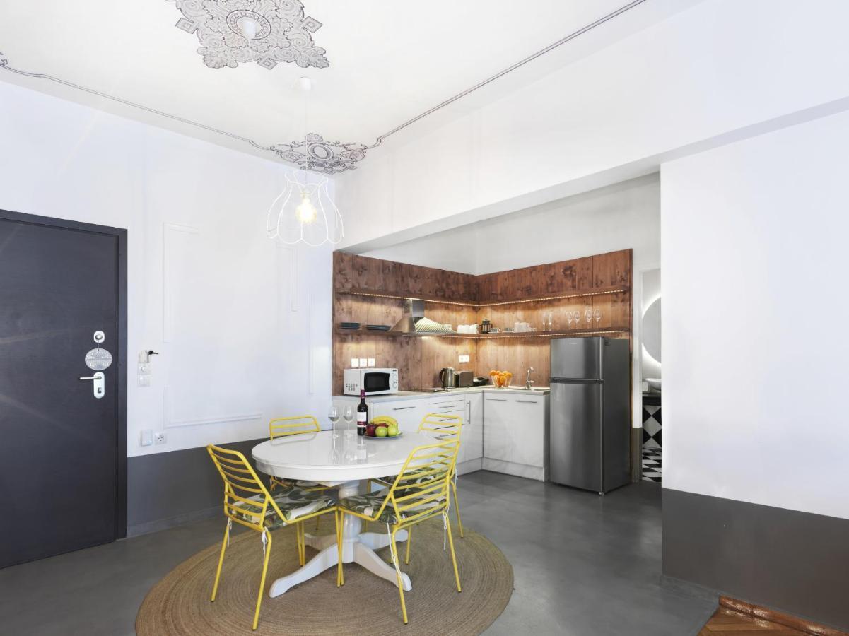 Athenian Apartment In The Center With Jacuzzi Екстериор снимка
